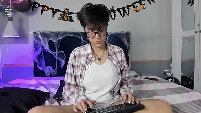 Tsuki Maru online show from October 15, 2025, 7:47 pm