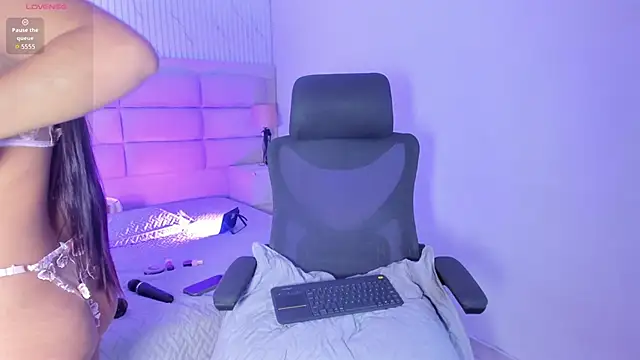 BritanyBrown  online show from April 17, 2026, 5:10 am