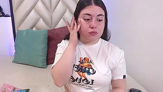 Vicluxxx online show from November 6, 2025, 1:01 pm