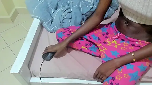 mapeees online show from December 2, 2025, 12:05 am