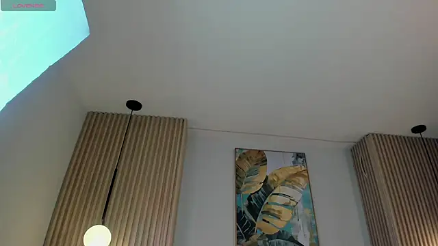 Mila Hank  online show from March 27, 2026, 12:16 pm