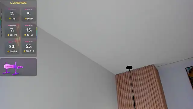 Mila Hank  online show from June 3, 2026, 2:33 pm