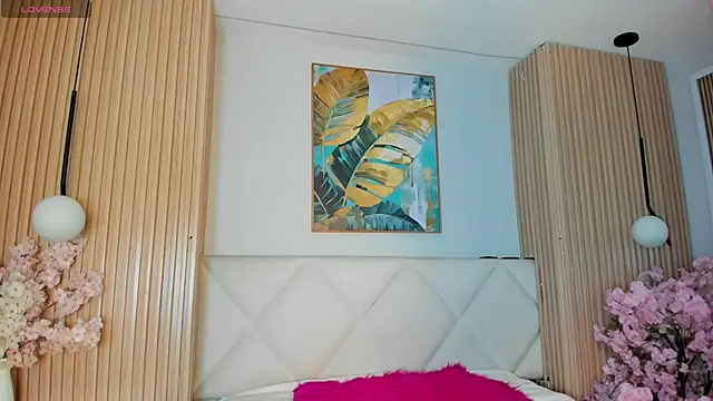Mila Hank  online show from June 4, 2026, 1:17 pm