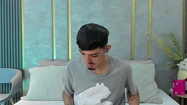 NikoStone  online show from October 18, 2025, 4:37 am