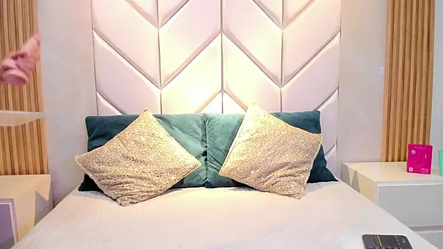 NikoStone  online show from October 28, 2025, 1:31 am