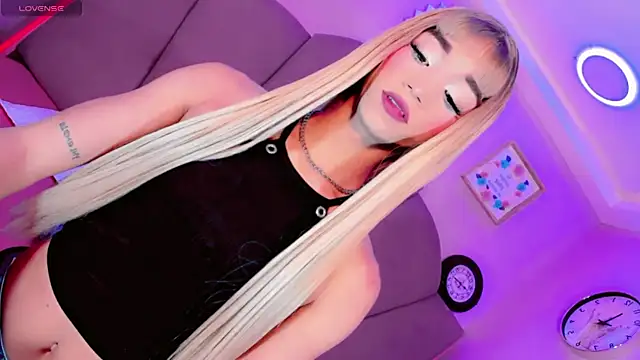 Nauthy girl online show from October 13, 2025, 12:27 pm