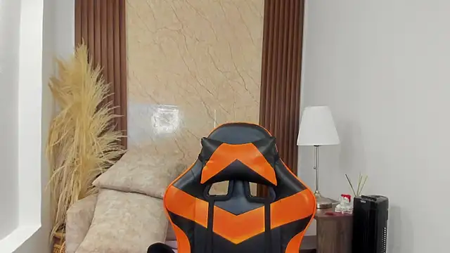 Thais kim online show from April 18, 2026, 3:38 pm