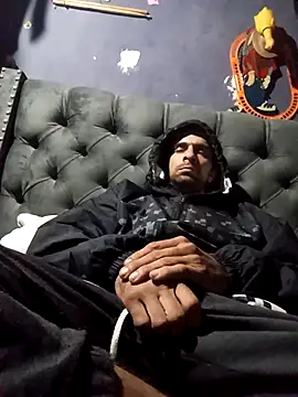 hairy mannn online show from December 4, 2025, 4:55 am