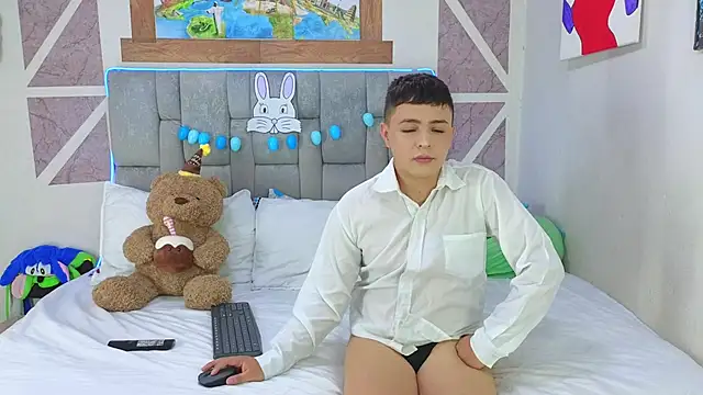 christopher Hot online show from April 6, 2026, 8:43 pm