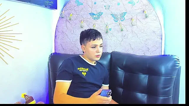 christopher Hot online show from April 21, 2026, 3:46 am