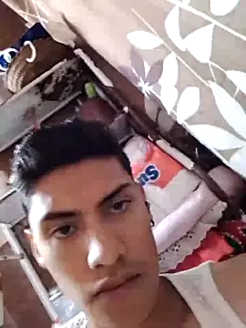 aispuro8505 online show from October 6, 2025, 4:26 pm