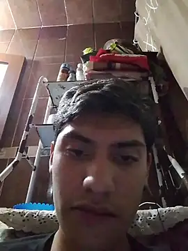 aispuro8505 online show from April 18, 2026, 7:12 am