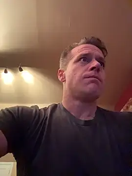 Snapshot of DILFiGuess11 chatting on February 9, 2026, 1:42 am DILFiGuess11 online show from February 9, 2026, 1:42 am