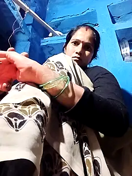 Snapshot of Jooli_xx chatting on January 17, 2026, 3:50 pm Jooli xx online show from January 17, 2026, 3:50 pm