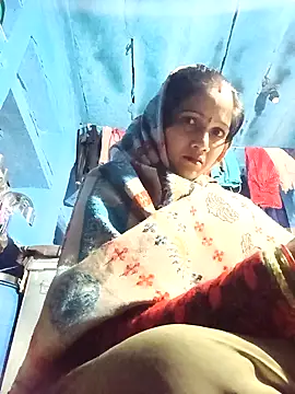 Snapshot of Jooli_xx chatting on January 18, 2026, 4:05 am Jooli xx online show from January 18, 2026, 4:05 am