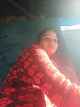 Snapshot of Jooli_xx chatting on February 7, 2026, 3:32 am Jooli xx online show from February 7, 2026, 3:32 am