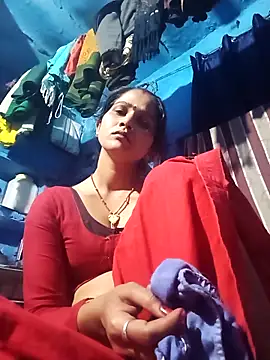 Snapshot of Jooli_xx chatting on February 10, 2026, 4:00 pm Jooli xx online show from February 10, 2026, 4:00 pm