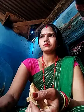 Snapshot of Jooli_xx chatting on February 15, 2026, 4:31 am Jooli xx online show from February 15, 2026, 4:31 am