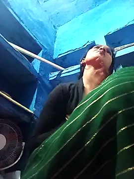 Snapshot of Jooli_xx chatting on February 15, 2026, 3:53 pm Jooli xx online show from February 15, 2026, 3:53 pm