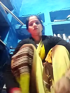 Snapshot of Jooli_xx chatting on February 16, 2026, 11:45 pm Jooli xx online show from February 16, 2026, 11:45 pm