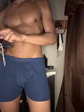 TRILLAHUNG online show from October 30, 2025, 3:19 am