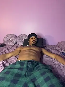 TRILLAHUNG online show from April 3, 2026, 3:26 am