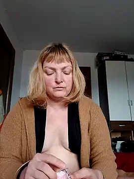 LiluLiluLilu online show from February 14, 2026, 12:57 pm