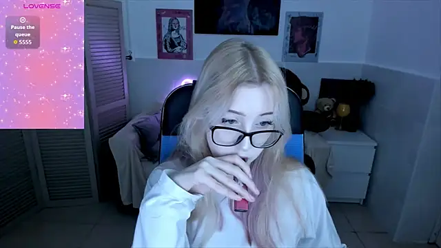 Snapshot of RubyBennett chatting on October 1, 2025, 7:03 am RubyBennett online show from October 1, 2025, 7:03 am