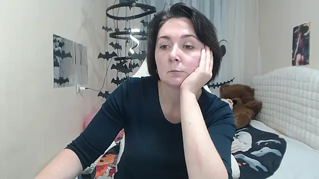 VivianGuchih online show from November 1, 2025, 12:51 pm