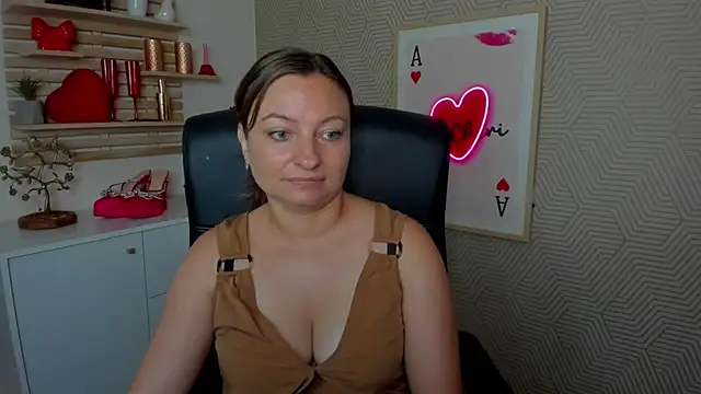 Snapshot of angelaSamt chatting on June 25, 2026, 5:34 am angelaSamt online show from June 25, 2026, 5:34 am