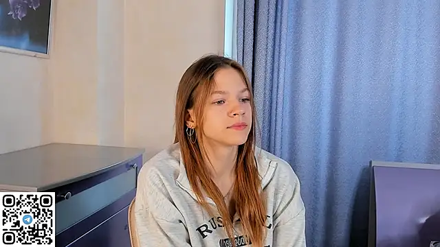 VelvetRisque online show from September 29, 2025, 6:40 am