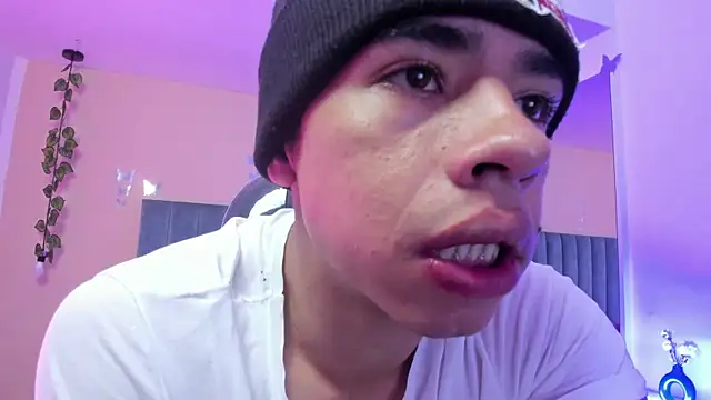 Muscle Scott online show from December 2, 2025, 12:32 pm