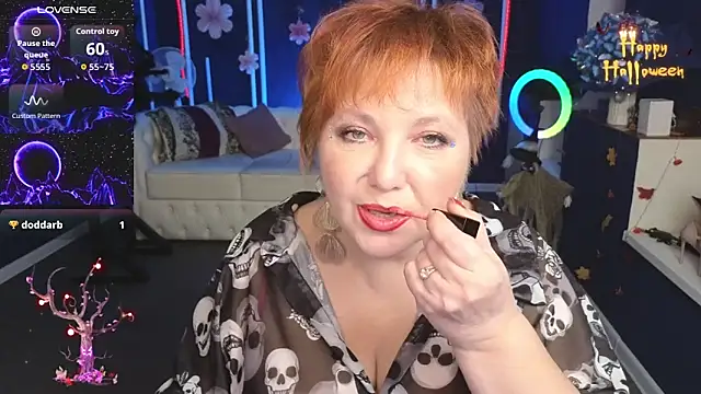 Kira Kenett online show from October 31, 2025, 3:35 pm