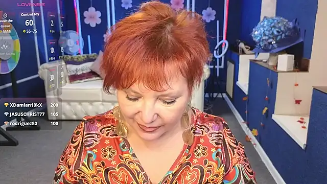 Kira Kenett online show from November 26, 2025, 6:09 pm