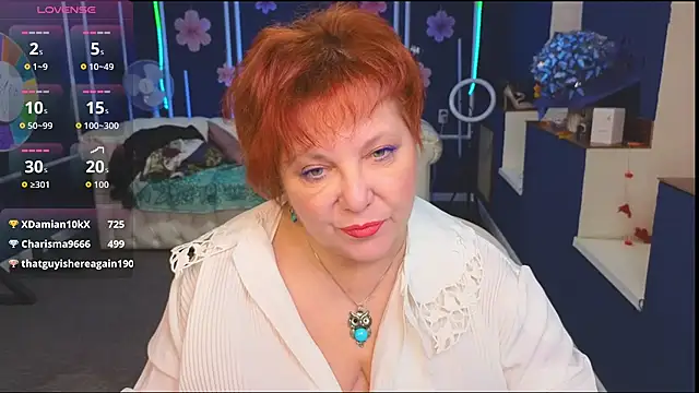 Kira Kenett online show from December 2, 2025, 7:03 am