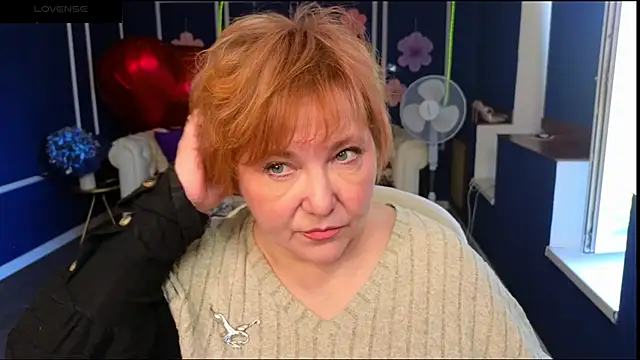 Kira Kenett online show from June 3, 2026, 5:21 am