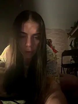 valentinalamont online show from December 22, 2025, 7:44 pm