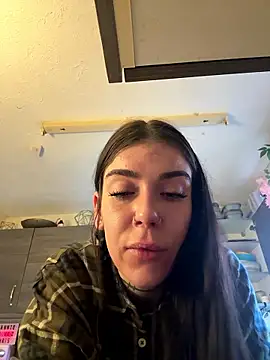 valentinalamont online show from January 8, 2026, 2:19 pm