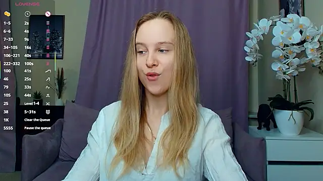 SoonMoor online show from April 3, 2026, 6:39 pm