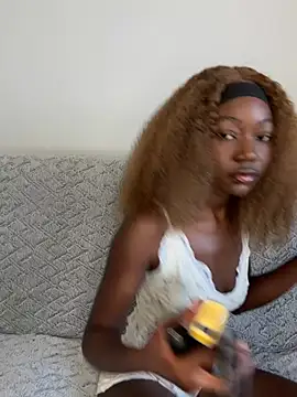 ebonysweetyy online show from April 18, 2026, 1:37 pm