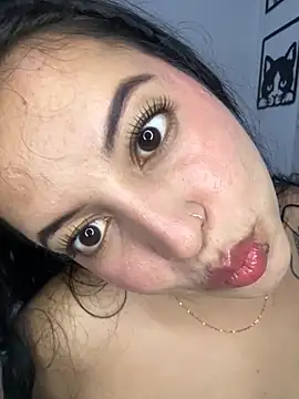 Snapshot of Emma_2903 chatting on October 16, 2025, 2:01 am Emma 2903 online show from October 16, 2025, 2:01 am