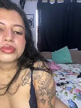 Snapshot of Emma_2903 chatting on October 27, 2025, 10:25 pm Emma 2903 online show from October 27, 2025, 10:25 pm