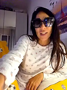 sexy7883 online show from November 16, 2025, 6:41 am