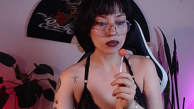 Ellyuwuw online show from March 3, 2026, 12:17 am