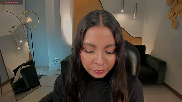 NinaBlum online show from November 26, 2025, 3:18 am