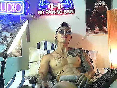 Strongcockfitness online show from October 19, 2025, 3:01 pm