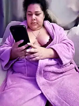 xlatinastar online show from September 8, 2025, 5:56 pm