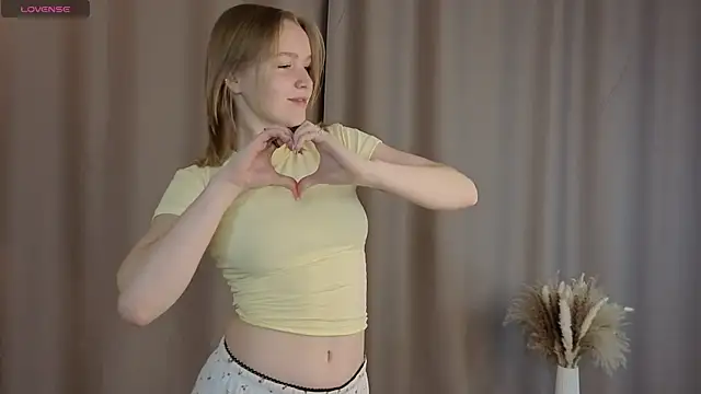 VinnieSerrano online show from October 12, 2025, 3:11 pm