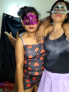 Family02 online show from September 19, 2025, 5:02 pm