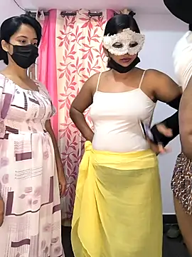 Family02 online show from February 19, 2026, 4:52 am